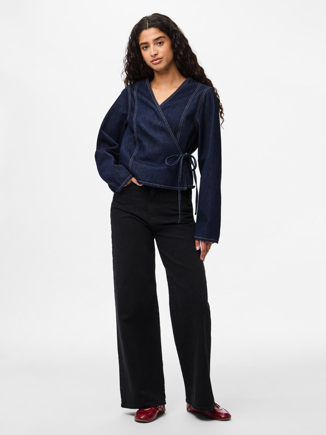 model_shot-front_full